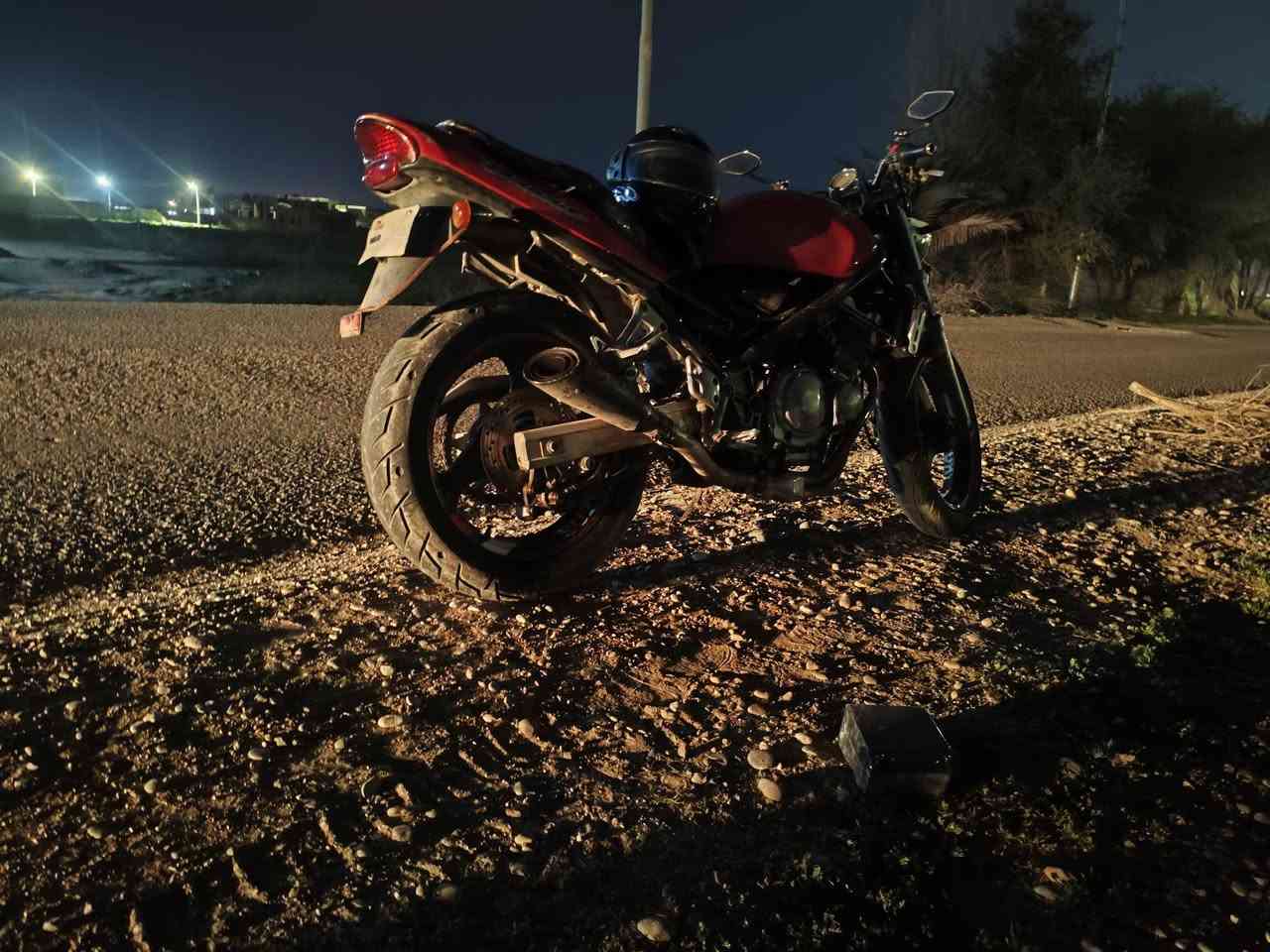 السلام عليكم باندا محرك 400 للبيع كامل مكمله سويتلها ادامه كامله البارحه ( بدلت باتري وكتف شحن ودهن ونضفت الراديتر كهربائيات كلها شغاله ضو بك لايت والعداد شغال والبريكات شغاله كامله بس تصوق رايدها ب750 وبيها مجال  وهذا الرقم ***********
