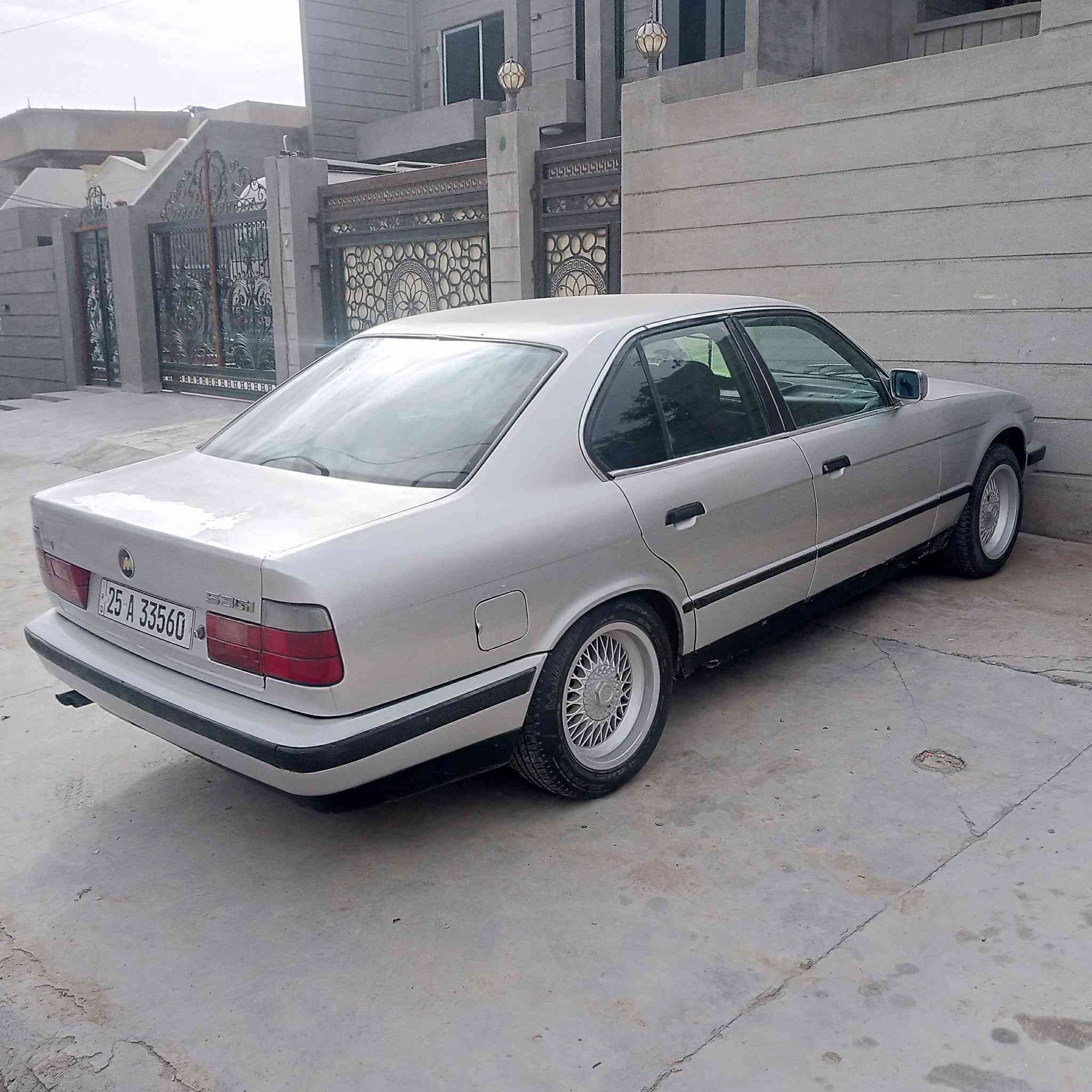 السلام عليكم
موديل 1991 رقم كركوك انكليزي كير ومحرك  محور  بطه السياره بدون اي ظربه باسمي سنويه جديده سعرها 40 ورقه مكاني كركوك رقم الهاتف ***********
