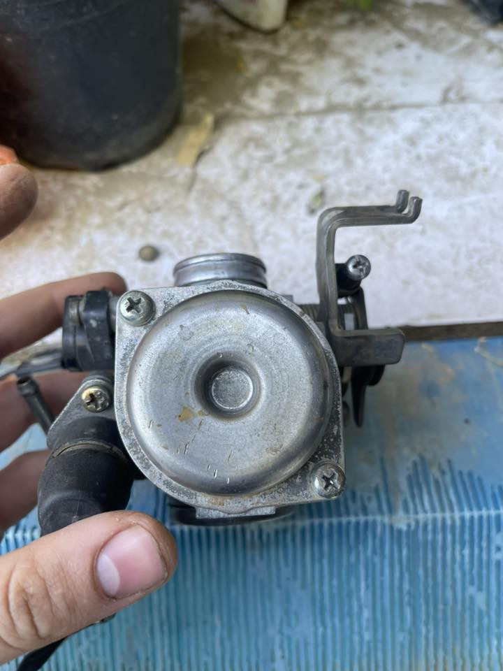 كابريتر اصلي للبيع مال دراجة رمبه تفصيخ امانة الله شغال وما بي خلل مقسمة على بوشة ٥٨ السعر ٣٥ الف *********** مكاني بغداد الشعلة وعندي توصيل
