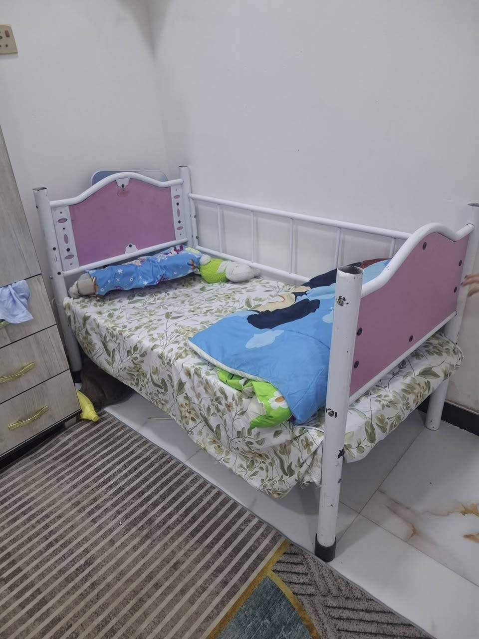 السلام عليكم غراض مستعملات للبيع جرابي تلاثة غرفة نوم او طباخ كلش نظيف مكانهن العابر الي بصف ياسين خريبط *********** الغرفة ٣٥٠الطباخ ١٥٠الجرابي الجرباية على ٥٠
