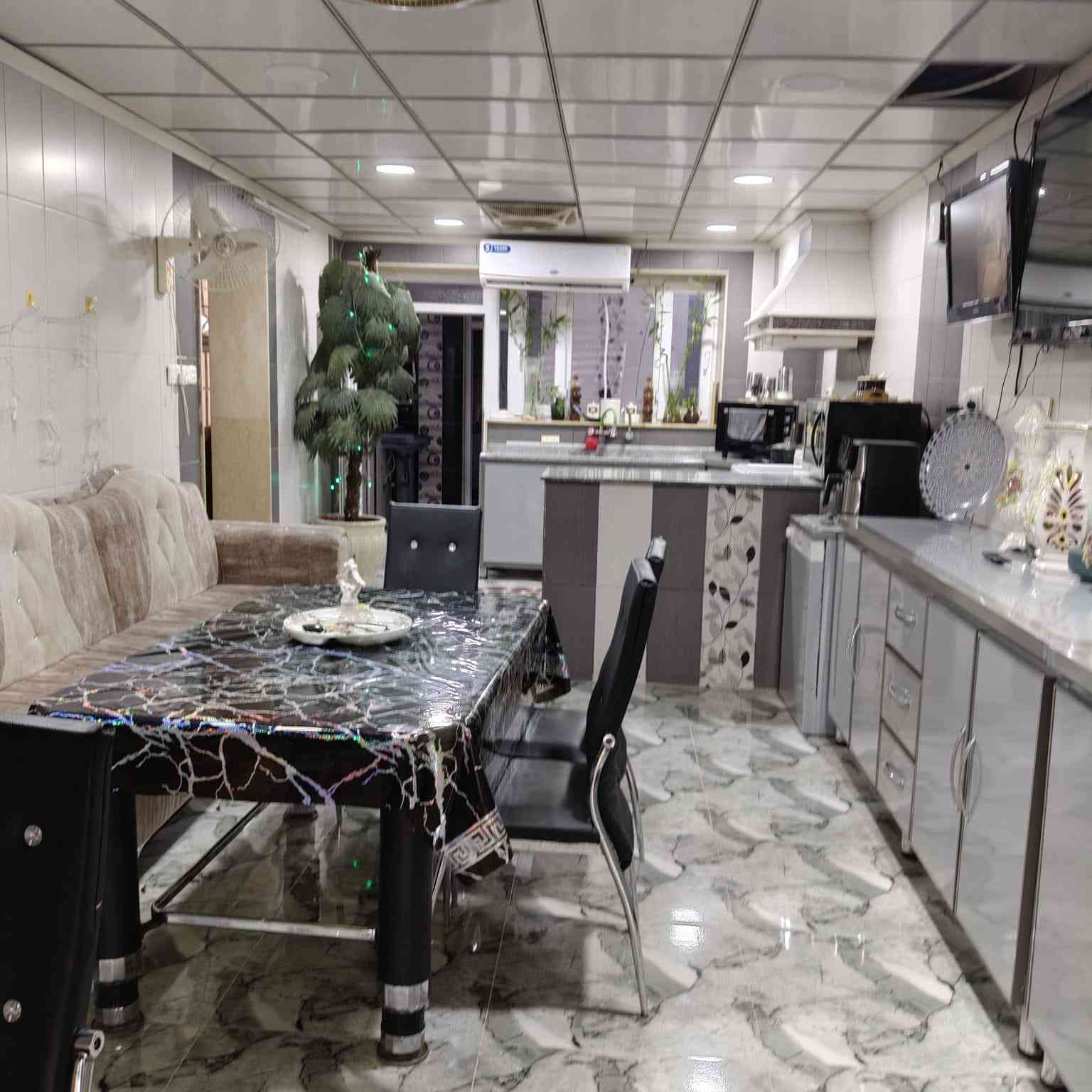 🛑البيت للبيع
للاستفسار عن السعر 
🛑الاتصال علئ الرقم ‭0783 663 5388‬

🛑العنوان حي الرفاعي 
🛑المساحه 500 متر 
🛑الواجهه 17
🛑طابق الأول مطبخ  
غرفتين 
صالتين 
سرداب واسع 
🛑طابق الثاني 
اربع غرف مع حمام وبيتونه
❌لا يتم الرد علئ الرسائل

