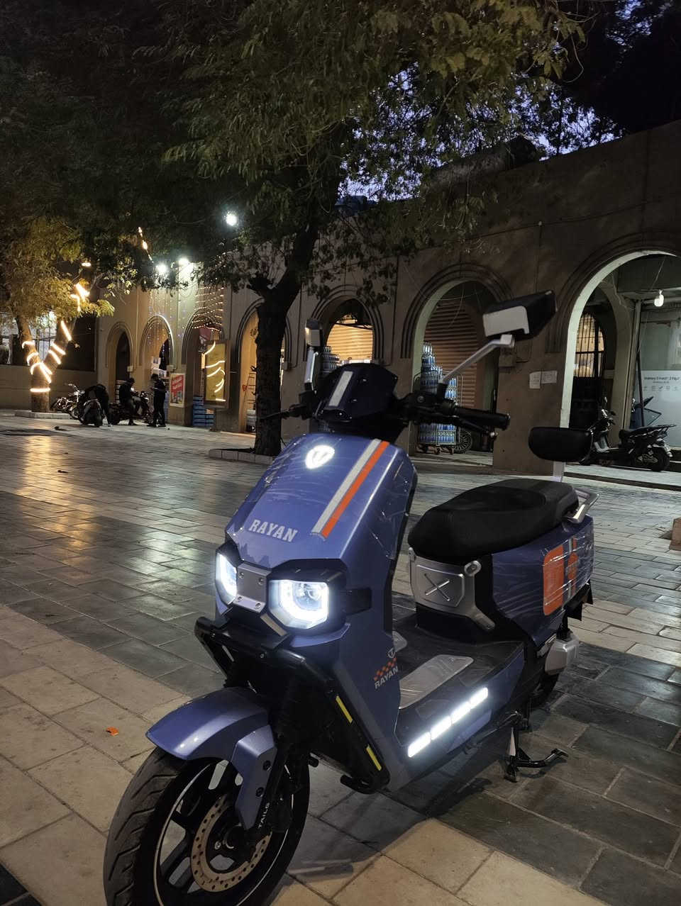 السلام عليكم دراجة شحن ريان وحش الكون جديد زيرو استعمل 15 يوم 6بطارية مسطرة وصل موجود *********** سعر 850 قفل عنوان بغداد سوك الغزل ملف بقدرة 2000واط سرعه 80 حقيقي
