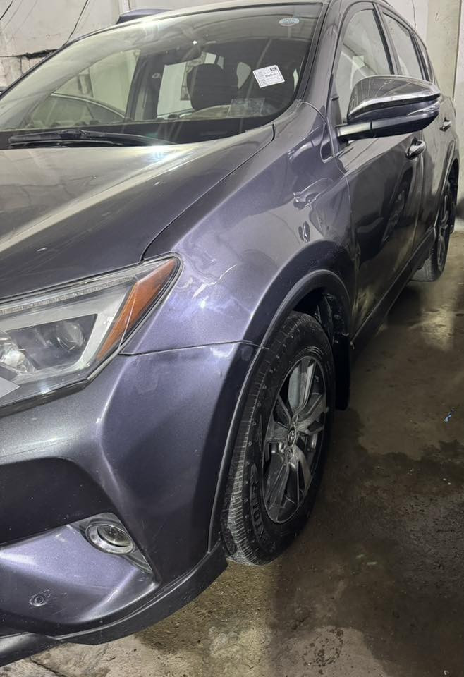 سلام عليكم اخوان رف 4 موديل 2018 سياره جاهزه من كللشي محرك كير تبريد حداديه كله جاهزه مواصفات xle جنطه كهرباء وبصمه تشغيل وفتحه سقف رقم بغداد انكليزي تحويل ثاني يوم السياره بيه صبغ 5 قطع حادثه بنيد وجاملغ وهنا صار بيه بابين صبغ اثر شخط السعر 130 ورقه مكاني ديالى بعقوبه *********** الشراي يتصل
