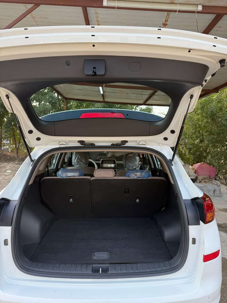 السلام عليكم
توسان خليجي للبيع فقط ، لون ابيض موديل 2019بدون حادث مكفوله كفاله عامه من الضربه او الصبغ 

مواصفات الخليجي معروفه 

سياره ماشيه 100 الف 
 سيارة مال بيت و كل ادامتها و صيانتها عند الوكاله الرسميه رقمها اربيل الجديد بسم كردي  مكان السياره النجف السعر    اتصل  وبيك خير ودلل ***********
