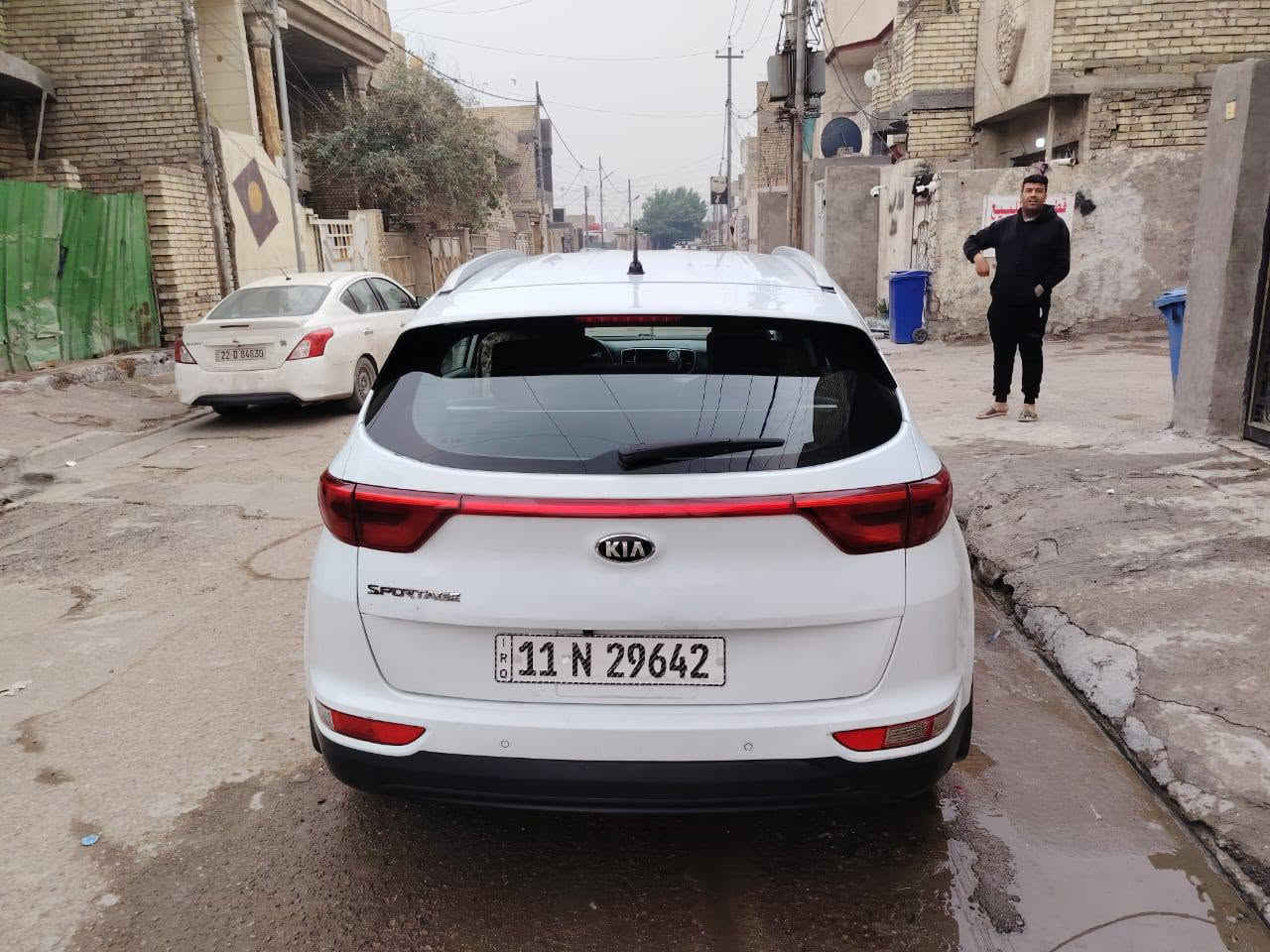 كيا سبورتاج 2017 خليجي مكفوله من الصبغ بيهه فقط بارد وخدوش واظح عندك بل سونار ماشيه 140 مواصفات السيارة نظام القيادة مري شفط زراكات لايات منظومات زنون شاشات بل كرسي الخلفية حساس امامي وخلفي العنوان بغداد دوره السعر 166بيهه مجال قليل ***********
