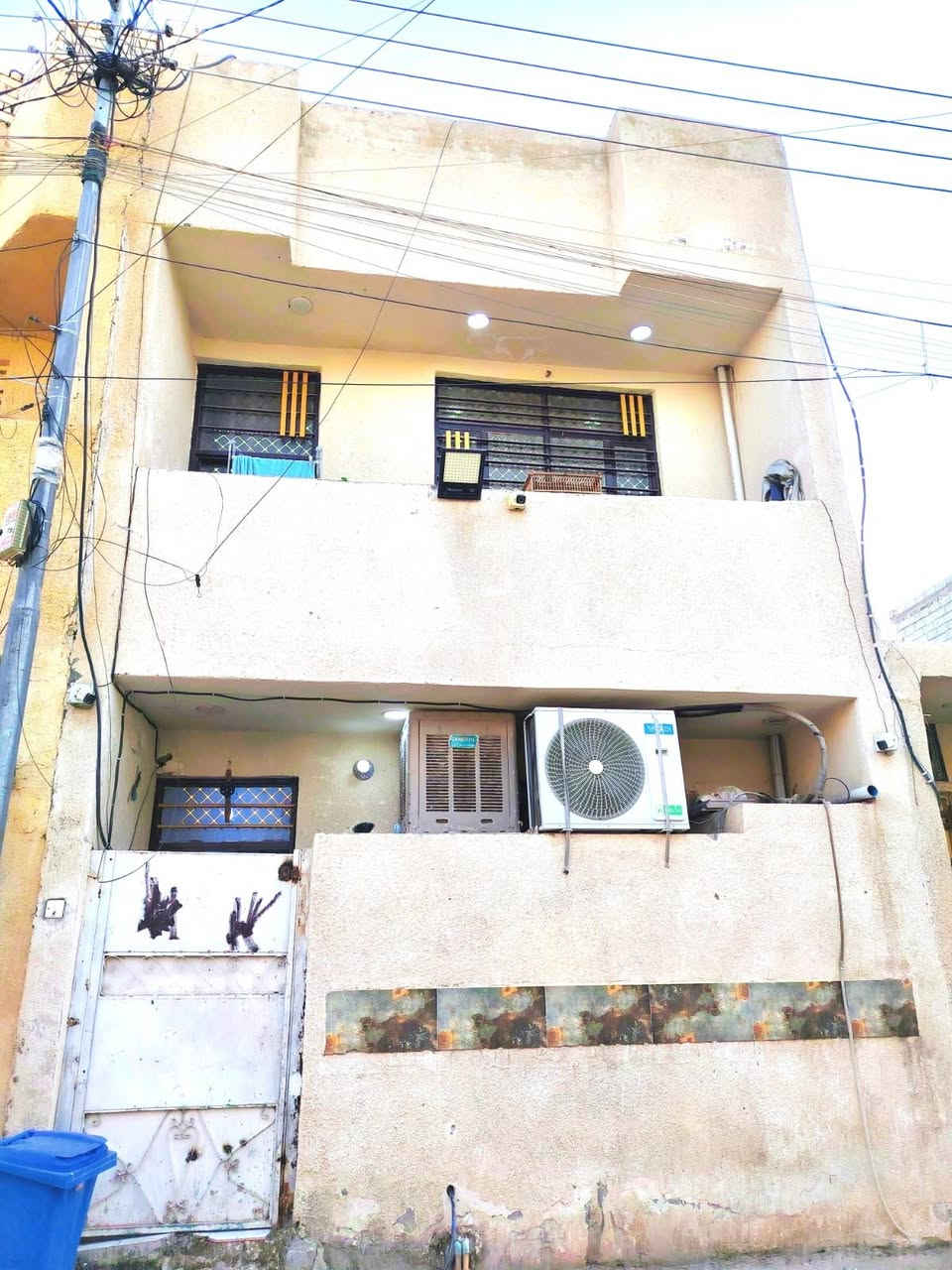 السلام عليكم بيت للبيع مساحه 50 متر سند 25 العنوان سويب كاع حجي عماد مجاري وكهرباء ومي كلشي كامل بالمنطقة للاتصال مع صاحب الدار ***********
