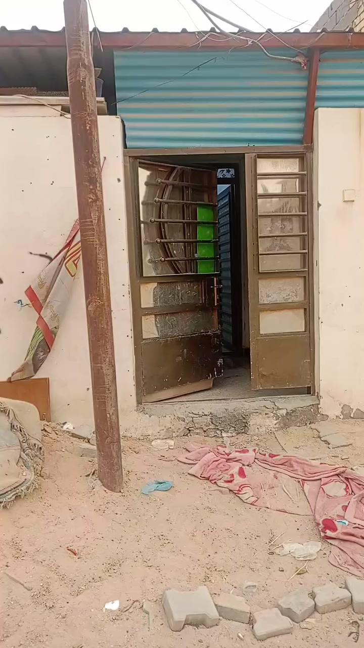 سلام عليكم رمضان كريم بيت بحي الكوفه خلف دلاليه السيد السقف سندويج فريم فوكا صبه  5سانتيم ومسوي سقوف ثانويه البيت حاليا مؤجر المساحه 100 متر السعر 45 الاستفسار ع الرقم ***********
