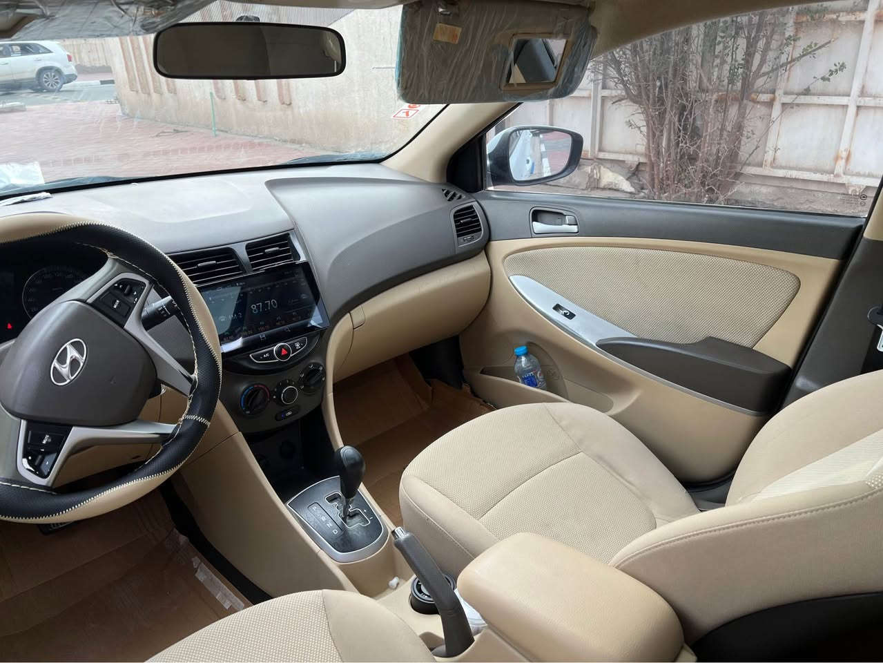 ﮼سلام،عليكم، 
  هونداي اكسنت   1/1 بـلو 
كفاله ضربه وتبديل عدة صبغ شبر بل باب الخلفي جوة 
مديل 2015 وارد خليجي ماشيه
 70كيلو متر  استعمال شخصي  
السعر 108 وبيه مجال 
مكينة حجم 1600 كفاله كسر كارتون 
رقم بصرة تحويل ثاني يوم سنويه 29
 موصفات 1/1 (+قيادة نضام ايلكو)
شاشه كامرة خلفية +شاير بل مري  
 ويل 17 كروم تخم كمل 
سلايت روف طكتين فتحة 
تحكم جهتين دوخل بيجي وعسلي كشتات مخملية 
تخم تاير جديد  حداديه 100/100 دهن جديد باتري جديد سيرفز جديد كواتم مكفولة 
السيارة نضيفه وجهزة من كلشي يعني اي نقص مابية الستفسار ***********
العنوان بصرة دور المحاربين قبل ملعب البلديات بشارع البصرة, العراق
