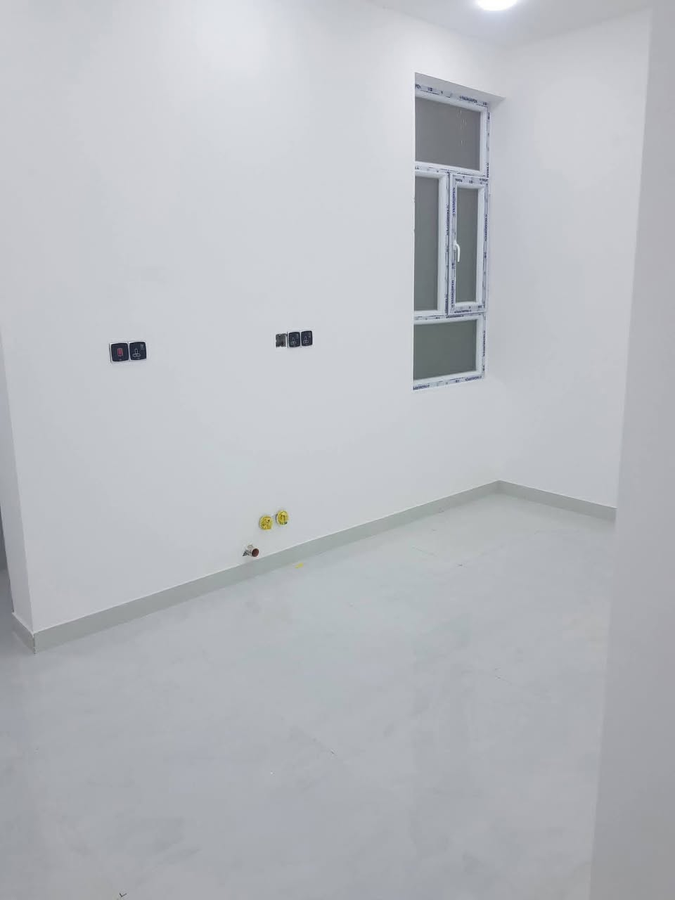 السلام عليكم مشتمل للبيع بالخاجيه بال٧٠٠٠ شارع القسم البلدي عرض الشارع ١٢ ثاني قطعه عن الركن بناء درجه اولى للاستفسار ***********
