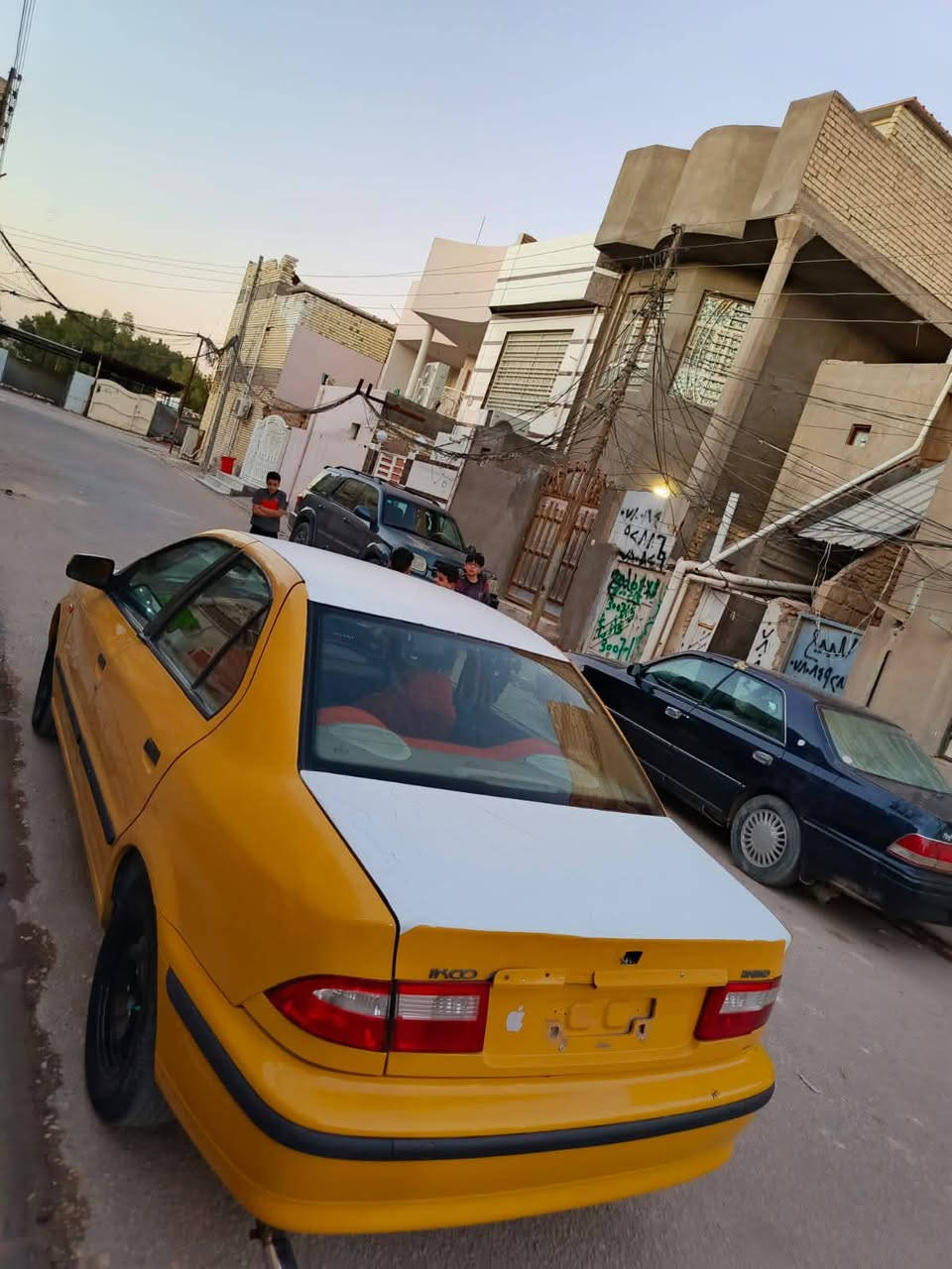 سلام عليكم للبيع سمند مديل ١٠ سايرة مكفولة ماعدة الباب الخلفي مروجة شي قليل سعر ٢٧ ماكن سيارة بغداد توصل خاص أو على رقم ***********
