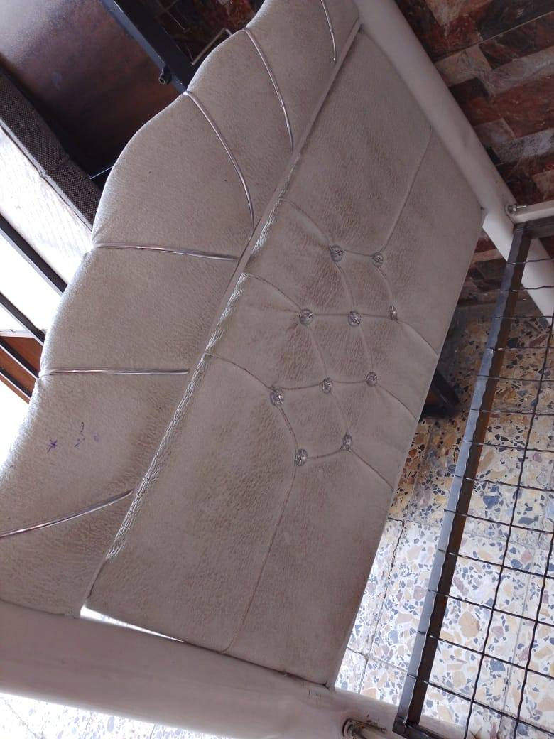 السلام عليكم عندي هذا الاثاث للبيع بسعر مناسب البلديات


**إذا كنت صاحب هذا الإعلان وتريد حذفه لأي سبب، رجاءا أرسل رسالة إلى الدعم الفني**