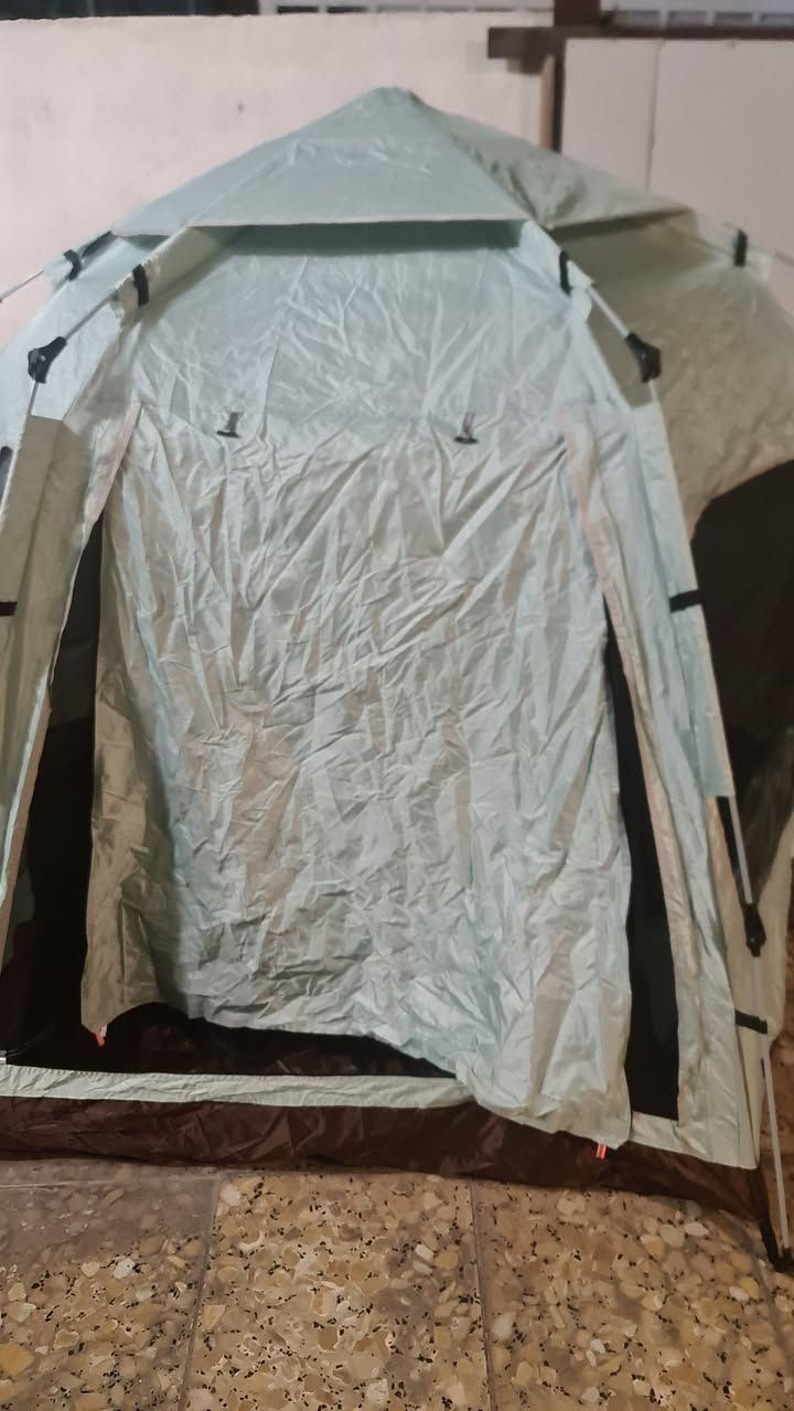 خيمة سداسية قطرها 240سم الارتفاع 160سم. تتسع 4 اشخاص منام.. جلوس 6 اشخاص. بابين وناموسية. واربع شباك لكل شباك ناموسية. مع الاوتاد والحبال والجنطة وزن الخيمة الإجمالي 4كيلو السعر 50 الف مع التوصيل كما موضح في الصور والفديو. خاص او على الرقم ***********
