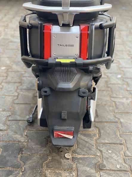 السلام عليكم 
دراجه ريان الساعقه للبيع 
موديل الدراجه 2026
الدراجه نظيفة بمعنى لكلمة
سرعه الدراجه 75حقيقي
الدراجه 3 نمر 
مثبت سرعه 
بيها نظام R 
وبيها نظامP 
شاشه ايباد 
سعر مليون و300 الف 
تجي ست بطاريات كبار 
مكاني بغداد 
للاستفسار ***********
