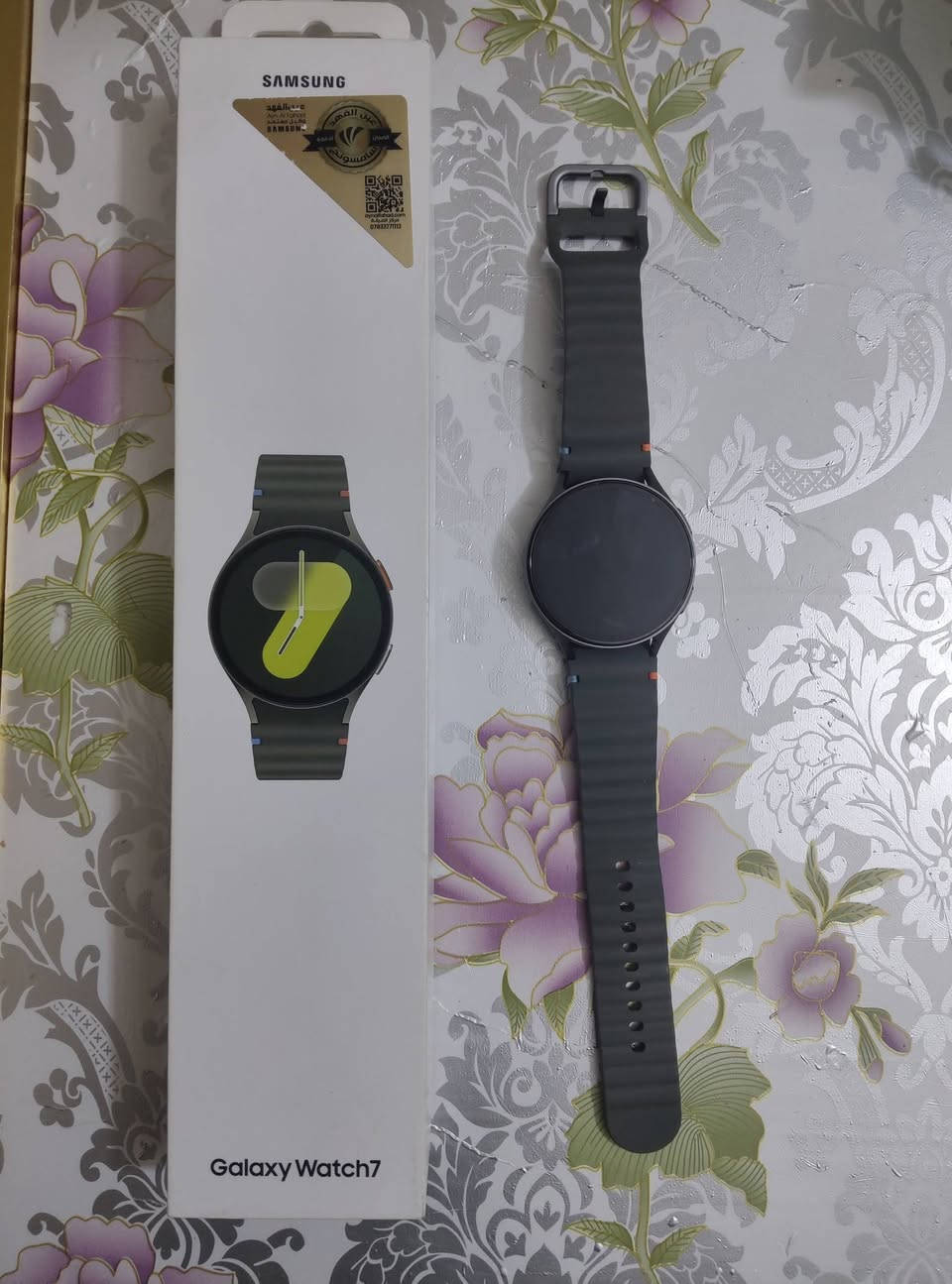 السلام عليكم ورحمة الله وبركاته ساعه  Samsung Galaxy watch 7 44mm للبيع نظافه %100 صارلها 3 اشهر استخدام  والشاشه والحواف بدون قطره شخط وبيها لاصق حمايه للشاشه مع كامل الملحقات والكارتونه بسعر 170 قفللل مكاني بغداد حي الجهاد للتواصل واتس ***********
