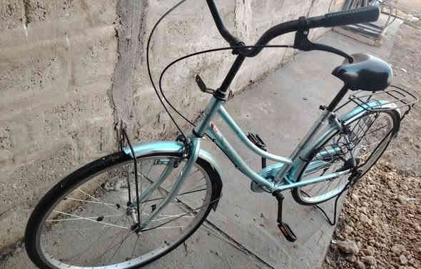 السلام عليكم
بايسكل للبيع 
حجم 26
نضيف كلش مستعمل قليل 
السعر 80 الف 
مكان محاويل 
***********
