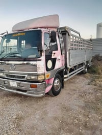 هينو انكر للبيع موديل ٩٦ سنويه مجدده طول سته وربع بلادي مكينه ٨٠ عادي ...