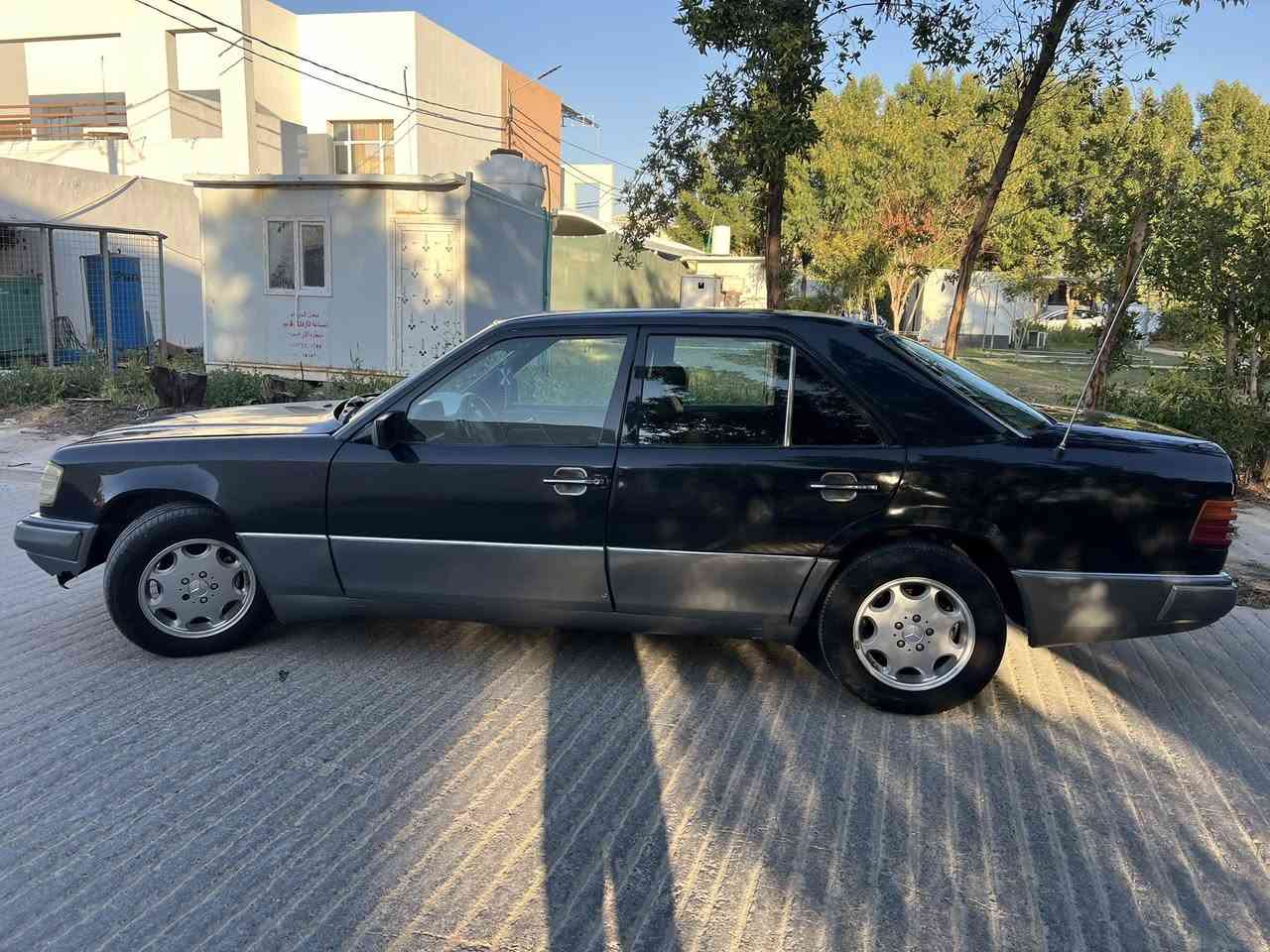 سلام عليكم . مارسيدس دب موديل 91 اللون أسود مصبوغ عام محور 3000vvti فيشتين قواعد بلاد سنتر لوك جام كهرباء آريل كهرباء كشنات جلد  كشن السايق كهرباء ويل تفاحة باتري جديد داينمو حاوية غير متواجد ع النت موبايل *********** عنواني نجف السعر 68
