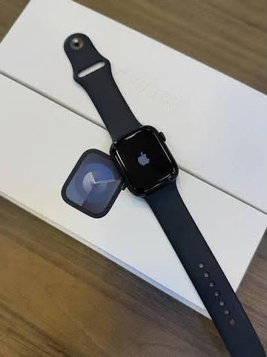 للبيع Apple Watch Series 6 40mm 🔥

المواصفات:
- النسخة: شركة ابل لاصلي لاصلي
- اللون: ازرق كحلي Aluminum
- الحالة: نظيفة 10/10
- صحة البطارية: 97% 
- الملحقات: الكرتون + الشاحن الاصلي
الاستفسار اتصل اوتدلل
السعر250الف
***********
