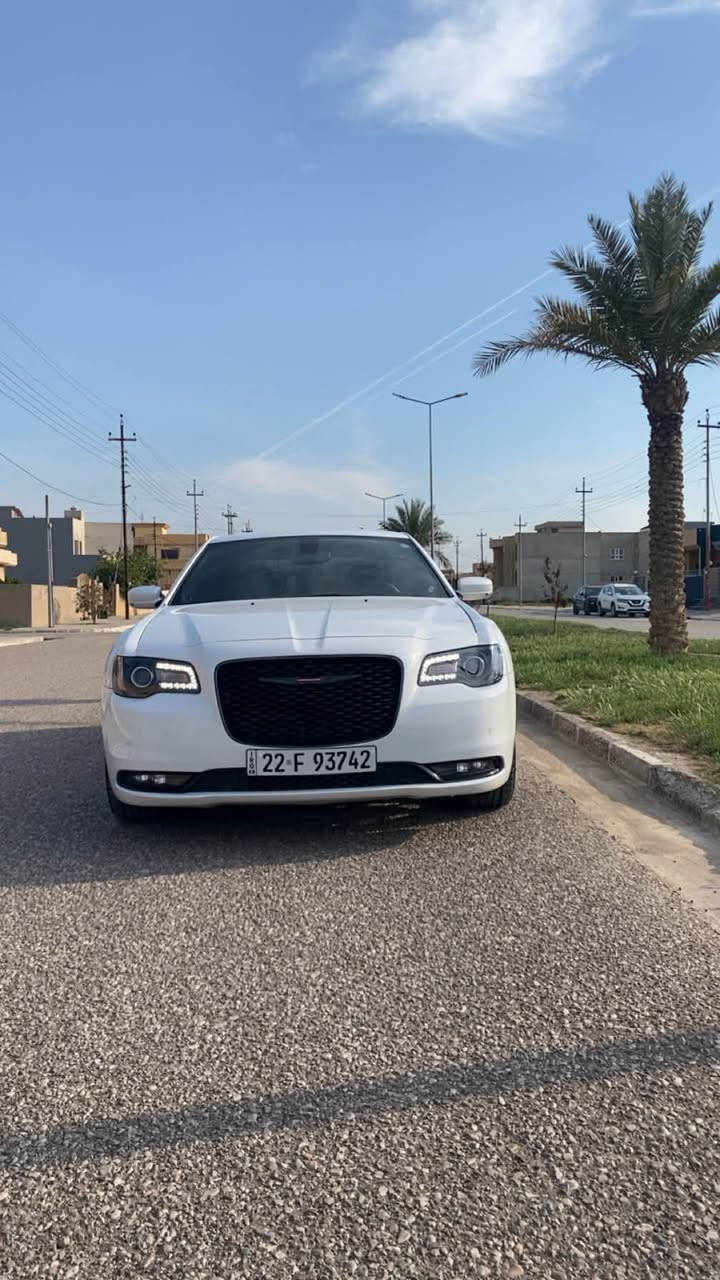 اوباما S وارد امريكي موديل 2023 كلين تايتل 
ماشية 29 ميل
بانوراما 
حساس امامي وخلفي
رادار جانبي 
دمام بلصندوق
لايت زينون
كشنات جلد اسود
باقي مواصفات معروفه 
سيارة بحالة الوكالة 
للاستفسار اكثر اتصل على رقم *********** الحمدانية, نينوى
