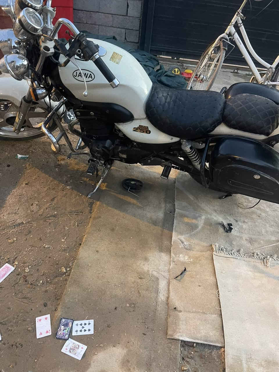 دراجه جاوا للبيع محرك ربع دبل كابريتر بدون اوراق ممسجله قيمها واخذها نظافه محرك فول قيمها بالي يرضى الله واخذها اتصل ***********
