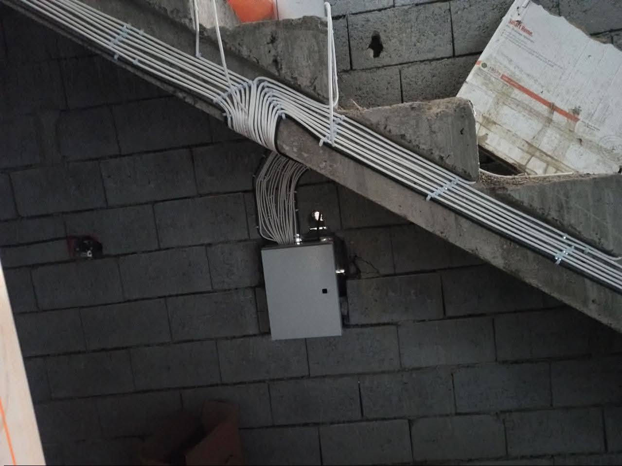 السلام عليكم...
كهربائي بيوت ومحلات
نعمل على تأسيس كهربائيات المنازل والمحلات.
 صيانة + ترميم +تأسيس بنظام سيمنز + نظام بواري+ فوتوسيل + بيانو درج سمارت + عزل الاحمال الثقيله والخفيفه + منضومة الايرث ..نماذج عن اعمالنا 
 نعمل باسعار مناسبة ودقة في العمل.
التواصل على خاص او الاتصال 
عالرقم: *********** 
واساب(***********)
العنوان: كركوك
