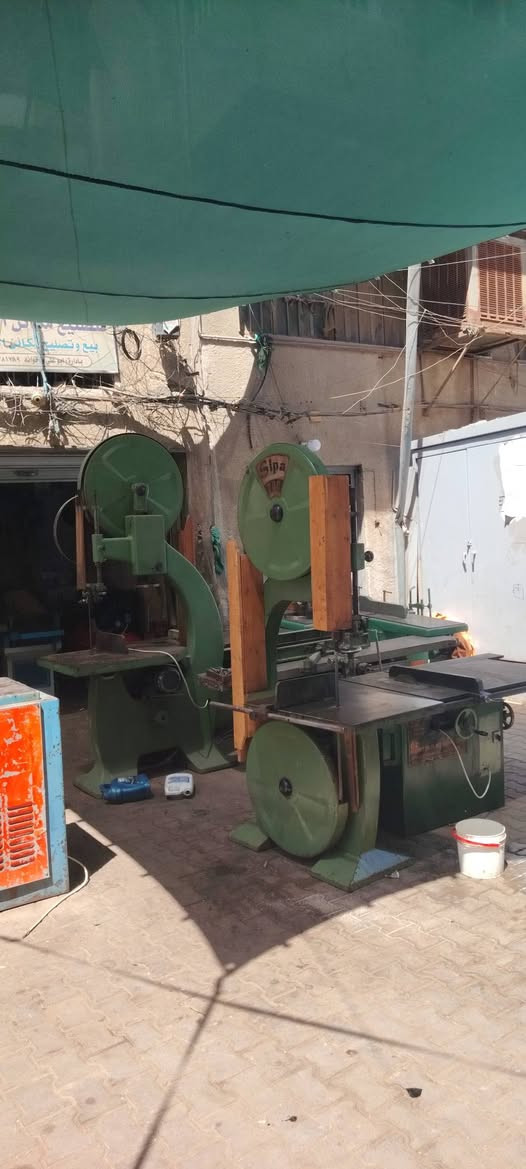 منشار لولب حجم 700سيبه إيطالي الصنع ماطوره سنكر للبيع سعره مليون و350 شغال على فحص مكان بغداد النهضة شارع الهادي رقم ***********
