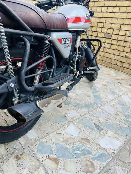 السلام عليكم دايون رقم وسنوية بغداد 
الله شاهد بس حاطلها صندوك ممشتغل بيها دلفري 
دراجة كهربائياتها شغالة مابيها نقص 
تجي تشوف بعينك 
السعر 2400 
مكاني البلديات بغداد 
***********
اتصال وواتساب
