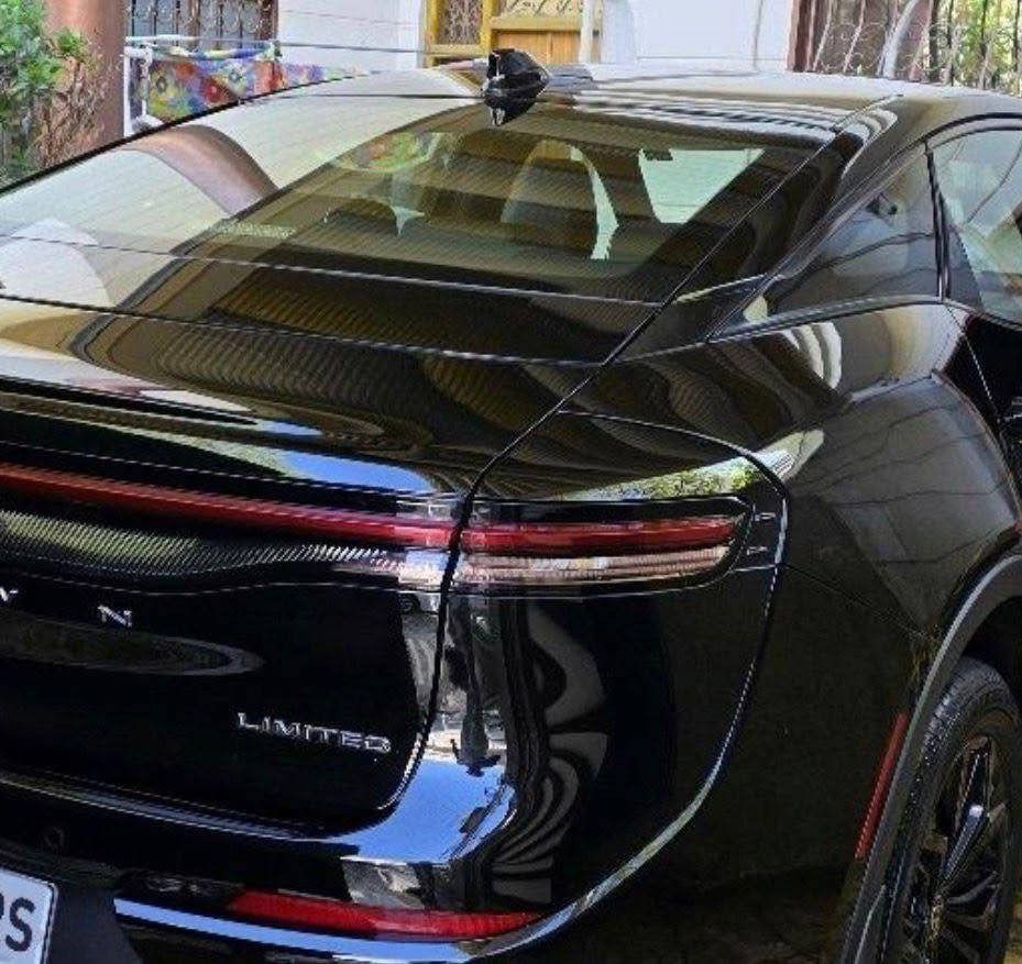 موديل 2023 وارد امريكي بدون ايرباك
السيارة ماشية 24 ميل
الكراسي جلد بيها خاصية التدفئة والتبريد للمقاعد الأماميه وتدفئة للمقاعد الخلفية 
بيها نظام أمان قبل التصادم PCS
ومثبت السرعة DRCC 
نظام تتبع المسار LTA 
كامرات محيطية 360درجة
عدد الحساسات 12 
6 حساسات بالأمام 
6 حساسات خلفية
رادار امامي ورادار خلفي 
علما ان السياره مغلفه ضمان 5 سنوات 
وبعد هواي مواصفات فول ليمتد

السعر 255 $للاستفسار ***********
