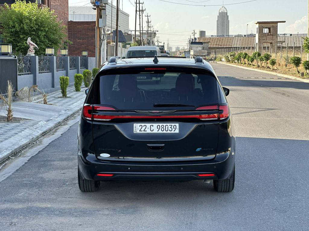 Chrysler Pacifica S E-Hybrid 2021
كرايسلر باسفيكا بلک ان هايبرد – بنزين – Plug-In
المواصفات
محرك 6 سلندر 3600 كير ماوس ابواب و كشنات كهرباء
 بانوراما بصمة تشغيل هندبريك بصمة تشغيل عن بعد تبريد و تدفئة بالكشنات و ستيرن 3 شاشات رادار جانبي أبواب جانبية كهرباء (تحكم ريموت)  صندوق كهرباء شفط رادار أمامي وخلفي كشنات VIP منفصلة تنبيه الخروج عن المسار تبريد مركزي (ثلاث مناطق) کامرات داخلی و خارجی و خزن رقم اربيل و باسمي
سیارە بس بونیت مرشوشە بخ بدون دواخل بدون ارباکات
2C4RC1S78MR500188 رقم شاصي
رقم اربیل و باسمی
سعر 270 ورقە ومجال
واتساب *********** 
واتساب ***********
Chrysler Pacifica S E-Hybrid 2021
فول مواصفات هایبرید و کارەبایی و بەنزین 
بانوراما بەسمە کوشن جلد خەزن سارد و گەرم کامیرای ناو سەیارەکە و دەرەوەی سەیارەکەی هەیە کوشن ڤی ای پی سیاحی تبرید مرکزی 3 شاشە دەرگا کۆنترول کارەبایی راداری پێش و تەنیشت خەتی جادە هەرچی مواسەفاتە تێیدایە رەقەم هەولێرە و بەناوی خۆمە
بەس بۆنیتی پەمپە بێ ژۆرێ بێ ارباگ
سعری 270 وەرەقە و مجال
واتساب *********** 
واتساب *********** أربيل, العراق

