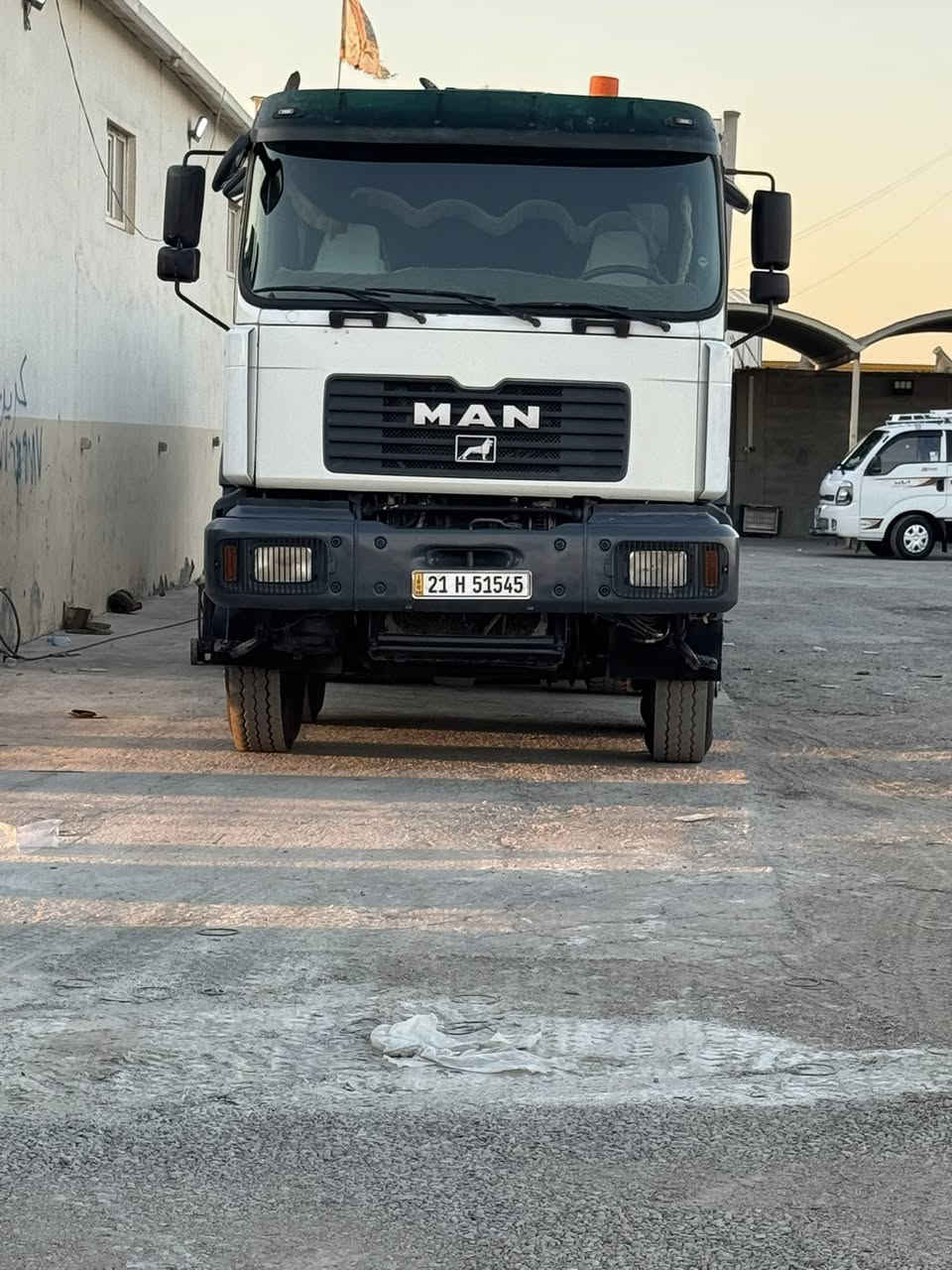 مان صقر قاطرة ومقطوره 2002 مكينه 410 مجموعه جي اف شاصي عالي مكفول تدفئة تبريد سنويه وهزة جديد سليمانية 3 لوحات باسمي 
مقطورة تفصال 2025 گاعية 8 قطعه وحدة وصفاح 6 
فارغ السياره 26 طن 
***********
