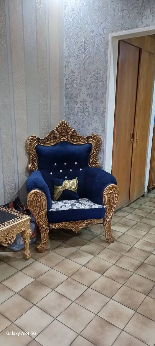 تخم درجة ثانية مستعمل ايام السعر 250 
رقم الهاتف ***********
