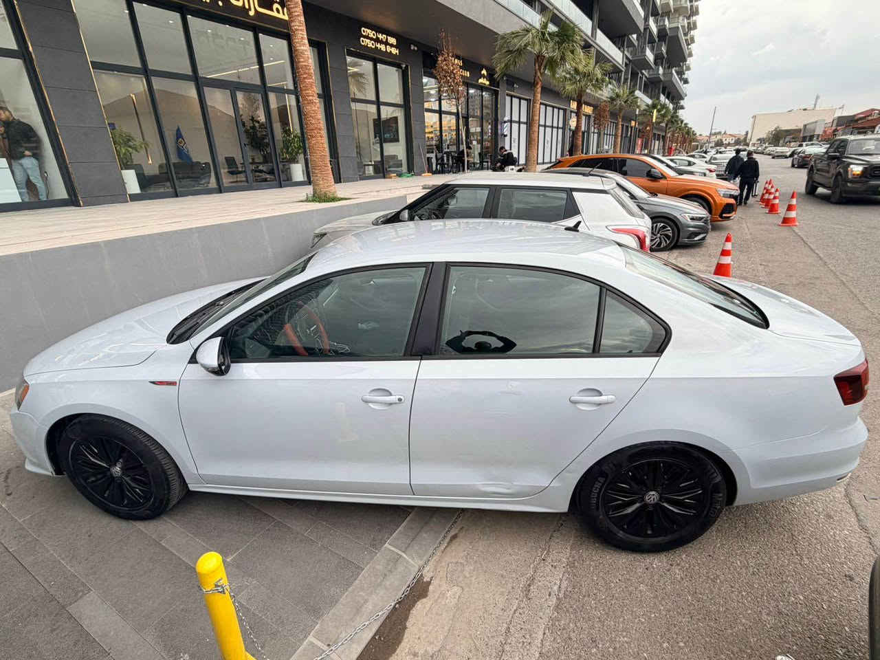 جیتا ٢٠١٧ خەلیجی کلین
مەکینە ٢٠ بێ تۆربۆ 
١٥٥ هەزار رۆیشتیە 
سەیارەکە کلینە بێ سبوغە
شوخت و قۆپ دیارە لە رەسم 
سعر ١٢٣ وەرەقە و تۆزێک مەجالی برایانە
*********** أربيل, العراق
