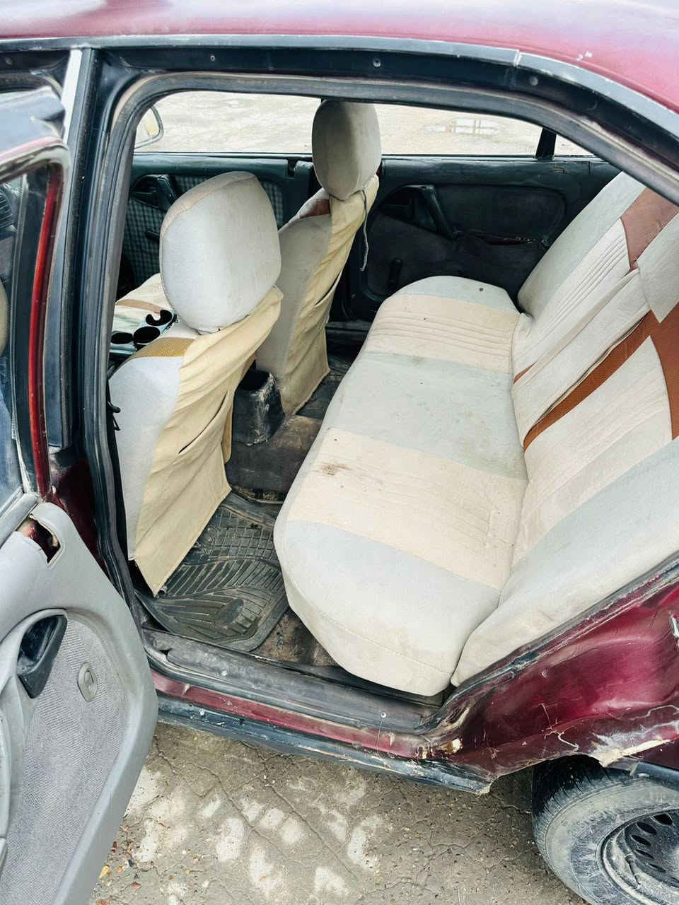 السلام عليكم أوبل اوميكا كير محرك شرط تايرات جدد باتري جديد صدر أمامي وخلفي جديد مسجل شغال كهربائيات كلها شغاله نقص كاردن فقط السعر 12وبيها مجال مكان قضاء الضلوعيه الرقم *********** اتصل وتدلل ملاحظه نقد واعتذر عن الاقصاط
