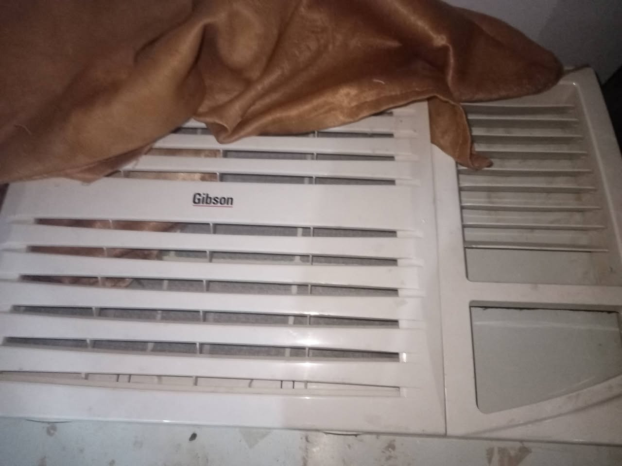 سلام عليكم مكيف وبيت مكيف للبيع يشتغل كلشي ما بي السعر 200 الف مكاني كوت زين القوس ***********
