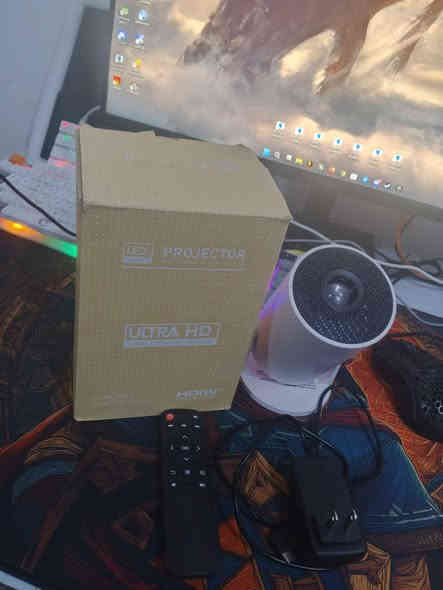 السلام عليكم 🌹 
وجبة بروجكترات جديد غير مستعمل
اذا تريد تكلب الحايط كله شاشة بدون متفلس هاي فرصتك
كلهن مفحوصات وشغالات 💯
مع ضمان شهر
كل الاجهزه تحتوي على منفذ hdmi اج دي لربط اي جهاز 
للعرض
اذا جان عندك لابتوب مبايل بلي اكسبوكس حاسبة او ستلايت او تي في بوكس كلهن ترهمن
التسلسل من الافضل الى الاضعف من اليسار لليمين
الي واحد فوك الاخ بالصور يعني نفس المواصفات ونفس الصورة ونفس السعر

الاول:
1080p 60hz or 786p 96hz 16:9
يدعم عرض المبايل من خلال واير الشحن
افضل واحد من ناحية نقاوة الصورة والالوان والدقه

السعر 75 الف

الثاني والثالث:
720p 60hz 16:9
يدعمن عرض المبايل من خلال واير الشحن
الالوان. 90% تشبه الوان الاول
الوان حلوه و دقه جيدة

السعر 50 الف للواحد

الرابع:
480p 60hz 3:4 
الوان و دقه جدا قريبه عله الثاني والثالث
و يدعم عرض المبايل من خلال واير الشحن 

السعر 35 الف

الخامس و السادس
480p 60hz 3:4
لا تدعم عرض المبايل من خلال واير الشحن 
الوان جيدة جدا بالنسبة لسعره

السعر 25 الف للواحد

الاسعار نهائيه رجاءً اي عموله ماكو

العنوان: بغداد السريدات الجديدة وره صيطرة الشعب 
توصيل متوفر لكل المحافظات 🚚 

للحجز على الخاص او واتساب:
*********** بغداد
