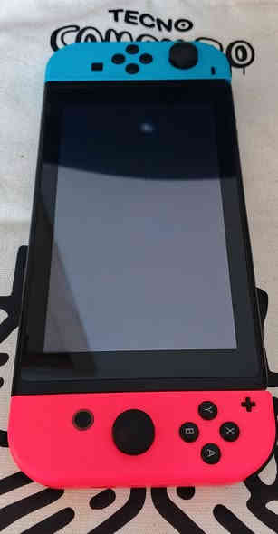 نينتندو سويتش Lcd مهكر نظامين اونلاين و اوفلاين مع كافة الملحقات الاساسية للجهاز ١.الدوك ٢.الشاحنة ٣.حامل الجويكون ٤.السترابات ٥.كيبل hd 
 مع ذاكرة 256 كيكا مليئة بالالعاب كما موضح بالصور مع جنطة حافظة هدية
الجهاز نظافة ممتازة ومكفول من المشاكل والاعطال 
السعر 250 الف 
توصيل بغداد 5 الاف وباقي المحافظات 6 الاف
للتواصل ماسنجر او واتساب او الاتصال
***********
