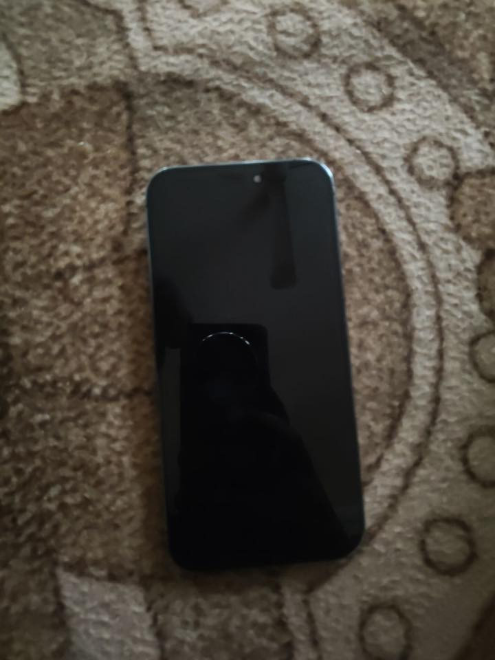 سلام عليكم متاح ايفون 14برو ماكس جهاز حلو نضيف مامفتوح فقط مستبدل شاشه نوعه وسط شاشه حلوه مابيه لاك ذاكره 128 بطاريه 79  السعر 650 مو شري لا يعلق الشراي يعلق او يتصل عله الرقم ***********
