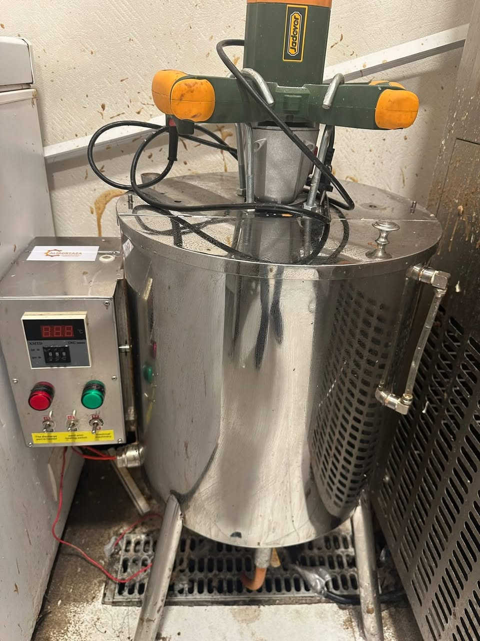 مكينة DS صينية بماطور امريكي كوبلاند الاصلي(غير مقلد) نظيفة جداً تبريد ماء  بسعر مليون و٧٥٠ 

مكينة سوفت امباير نظيفة  كاملة بمليون و١٠٠ 

مبسترة آيس كريم تصنيع عراقي ٦٠٠ الف نظيف 

قنفات مطعم او كوفي او محل ايسكريم  ب ٤٠٠ الف  نظيفات جداً 

عارضة تركي  ايكور ٨ بلانكات وتشيل اكثر  بمليون و١٠٠ نظيفة مشتغلة ٤ شهور بس 

بلانكوات حجم ١٧ سم عرض ٣٥ سم طول  نظيفات الواحد ٤ الالاف 

للأستفسار ألإتصال على *********** 
متوفر واتساب
