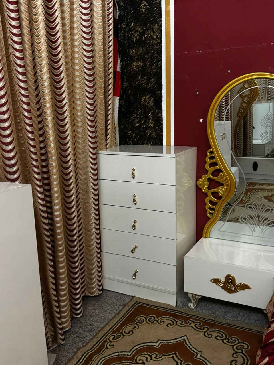 السلام عليكم غرف نوم للبيع ***********
السعر ٥٠٠ وبيهه مجال
