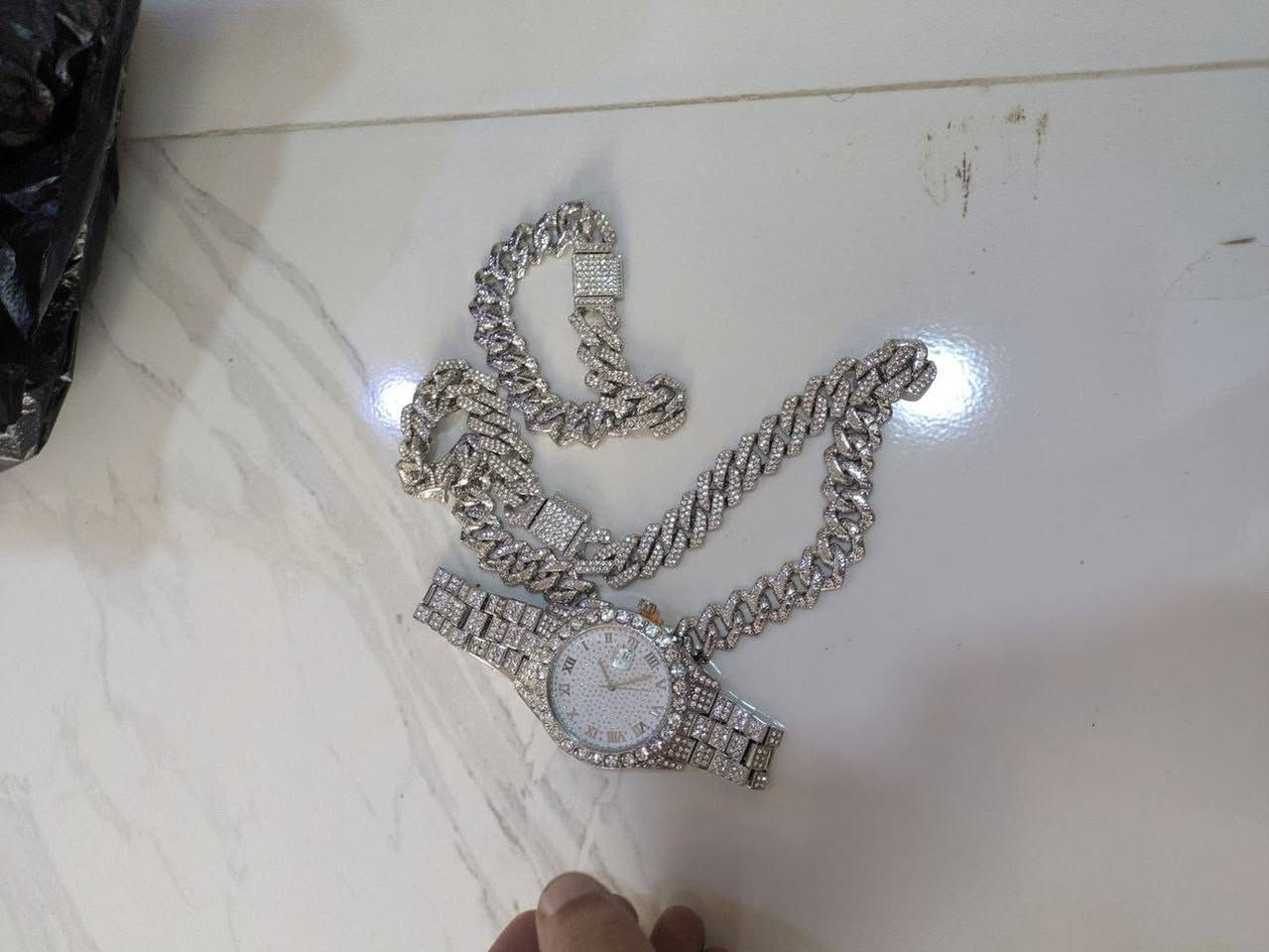سيت كلادة وساعة وسوار اليفيدة يدفعلنا بي سعر وياخده


**إذا كنت صاحب هذا الإعلان وتريد حذفه لأي سبب، رجاءا أرسل رسالة إلى الدعم الفني**