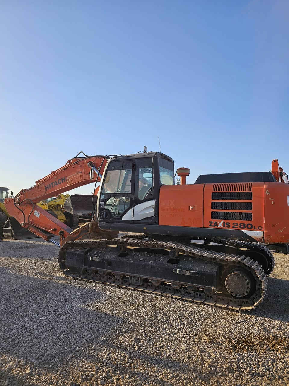 بسم_الله_الرحمن_الرحيم
يتوفر  لدى شركة سيد مؤيد الياسري للتــــــجـارة العــــــــــــامـــــــــه⚡️  
بســم الله 
سلام عليكم 
للبيع حفاره هيتاشي 
جي فايف  
حجم 280
بم ونوزل 
موديل 2015 
مشتغل بل عراق 
عنوان الشركة بابل جبله طريق صويره
(الاتصال 📞:والاستفسار
***********
***********
***********
