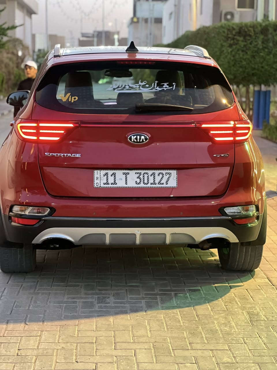 سلام عليكم 
كيا سبورتج خليجي فول (1/1)  اعلى فئه جيتي لاين 2020
رقم بغداد باسمي تحويل مباشر 
محرك 2000دوش المرغوب 
ماشيه 70 الف كيلو وقابل للزياده
هاند بريك بصمه + اوتو هولد 
بانوراما كشاف لايت نوع DOHC
كشنات جلد لونين والداخل لونين
كير بوكس 6 نمر 
بصمه عدد 2 تشغيل عن بعد 
كراسي كهرباء شاحن واير ليس جنطة كهرباء 
نظام ترحيب بل يدات + ترحيب عن قرب
كاميره دواره 360درجة شاشه كبيره تدعم كار بلي 
نظام نزول منحدرات تبريد قطعتين 
حساس عدد (6) 3 امام و3 خلف 
مداخل USB مخرج طاقه عدد 3 
 نهارLed 
نضام وحدات السلامه ايرباكات عدد 8 
نظام ايزو فكس 
تحكم مقود جهتين +اوتو ميديا 
كروز سرعه + بلوتوث 
بيها بارد قليل بل جاملغ الأمامي عكس السايق 
وبارد بل جاملغ الخلفي جهة السايق مسويهن يم المندلاوي ولايبين ابد مكان السياره بغداد السعر 207 وبيها مجال قليل 
رقم ***********
