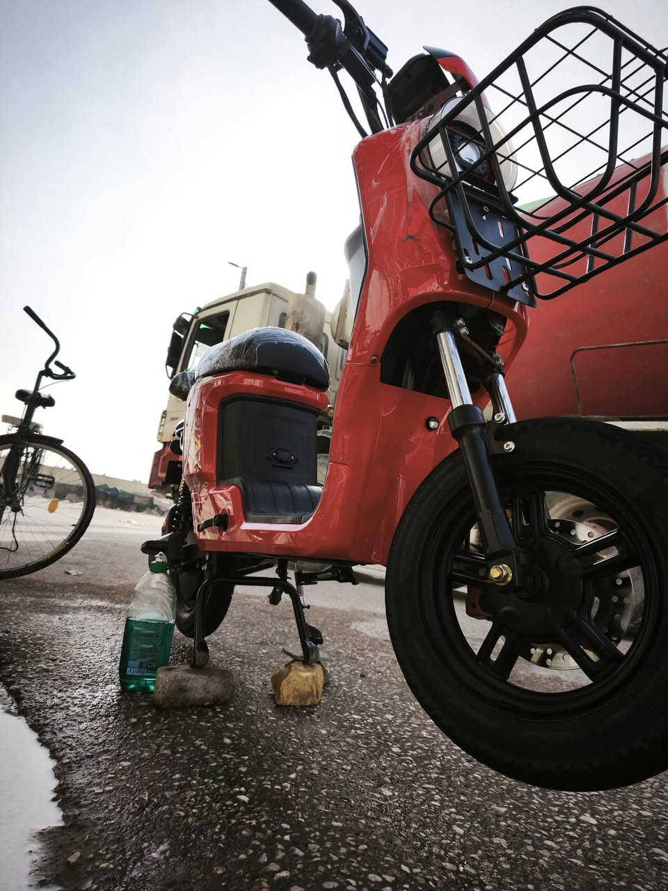 السلام عليكم دراجة ار 9 للبيع مديل2026  بطاريات الكبار 32 امبير خمس بطاريات جديدة كلش كل ملحقاتهة وياهة سعر 490 وبيهة مجال مكان نجف شراي راسلني واتساب وتشلع عيوني***********
