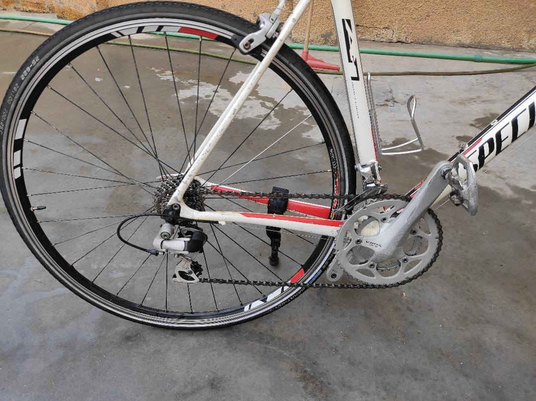 دراجه غنيه عن التعريف رود ماركه سبشلزد يجي ستيرن كاربون ماشه كاربون بوري سرج كاربون الفريم المنيوم الوزن ريشه السستم سورا براكيت وبريكات 
السعر خاص ***********
