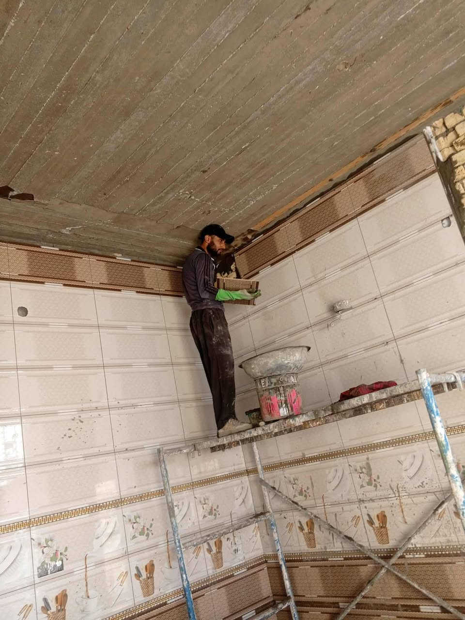 خلفه لبخ وبياض والواح بورسلين ومرمر وگرانيت  وسيراميك ارظي وجداري ودرج فر وعدل  اشتغل بالسمنت وماده اشتغل بأليزر وصلايب والتزام بل عمل متفرق حاليأ مراسله اواتصال ***********
