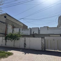 ٢٠٠ متر الواجهه ١٠ والنزال ٢٠ للبيع كاملة  او ١٠٠ متر تجارية او ممكن  ...