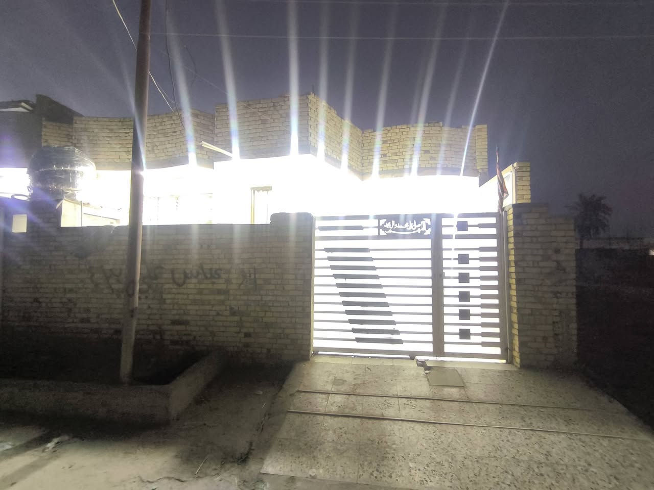 سلام عليكم بيت لبيع
حجي حسن الجمعيات
زراعي سند 25
مساحته 200 متر بناء جديد طابق واحد اي ستفسار نتصل عله الرقم‏ ‪0772 364 6134‬‏
