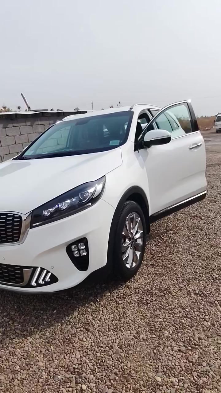 كيا سورنتو خليجي
رقم بغداد بسمي
موديل ٢٠٢٠ شكل ال٢٠ 
لون ابيض 
٦ سلندر ٧ راكب 
فوووووول مواصفات بدون فتحة 
بصمتين: تشغيل وتقفيل 
الباب الخلفي كهرباء 
بردات خلفية اصلية 
كشنات جلد اصلي لونين 
كشنات ٢ كهرباء 
شاشة كبيرة اندرويد 
كامرة دوارة اصلية 
حساس امامي وخلفي 
مري شفط مع القفل 
جي : بي: اس: خرائط طرق 
اريل ابيض طيارة 
كيجات السرعة زئبقية 
شاشة الدشبول الكترونية 
تحكم استيرن فول 
حاكية : ابلوتوث: اوكس 
نظام ايكو درايف 
اضواء ترحيب بليدات 
علامة سورنتو بلدوسة 
تبريد ابيانو لمس 
تبريد ٣ قطع ثلج 
مانع انزلاق وانحدار 
شاشة اعطال بلدشبول 
لد امامي وخلفي 
لايت زنون اصلي 
اشاير بلمري 
يدات نيكل اصلي 
ويل اكروم ١٩
تخم تاير جديد لك 
ماشية ٧٠ اصلي ادك جرس 
كير ومكينة وصدر وحدادية وتبريد خير من اللة   ماعده الطخه في باب السايق موجوده بسونار يعني صبغ نص الباب مو كله الباقي كله مكفول 
سيارة جديدة معنى الكلام من زيرو عدنة على ادينه
البصمة الثانية ممستخدمة // كتلوكات الشركة موجود 
استفسار اتصل على رقم 
***********
***********
مكلف بل نشر
السعر240بيه مجال 
مكان بابل مشروع مسيب قرب خط سريع 
ملاحضه بيع ومرواوسه حسب القناعه
