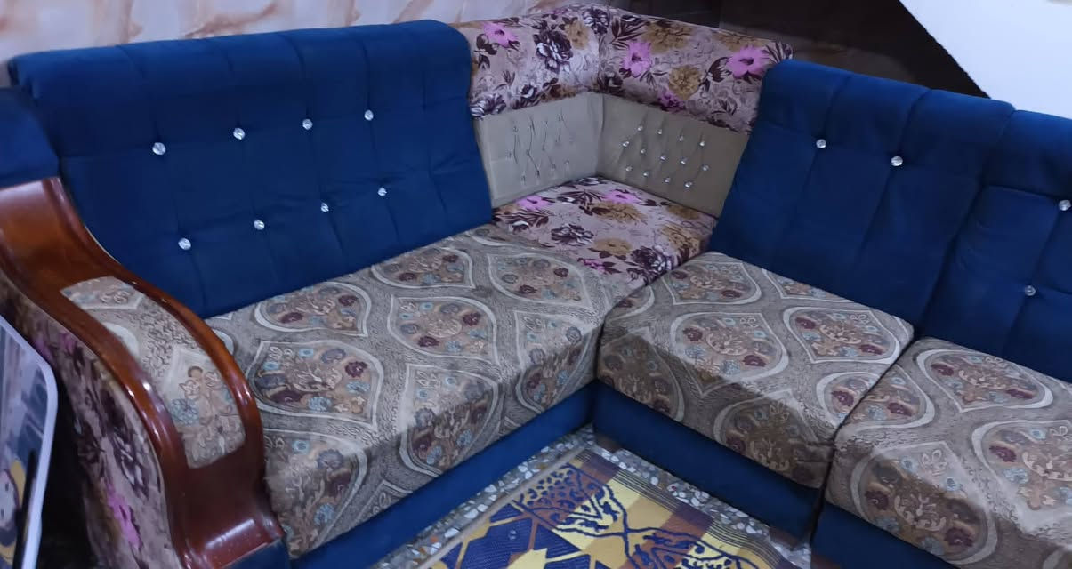 السلام عليكم ديوان ١١مقعد للبيع السعر 200 الف اوبي مجال
الهاتف *********** العنوان بغداد حي الجهاد
