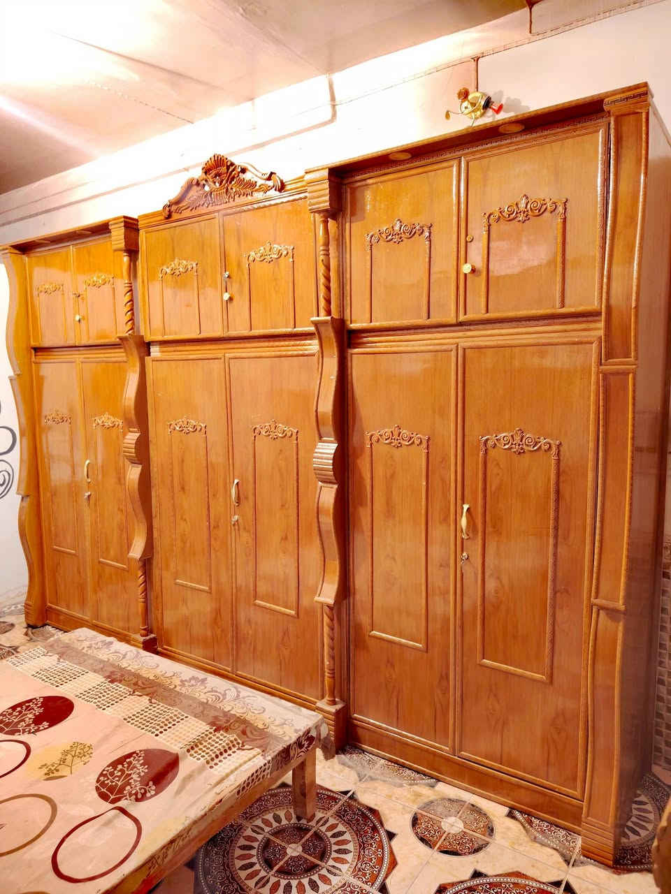 غرفة اخشاب صاج داخل وخارج ام السته طابقين غرفه روعه موديل راقي كلها دنك غرفه مستخدم نظافة 100 بل100بدون اي خدش أخت الجديده راقيه جدا وضخمه شغل وسط زاويه كنتوريه ملحق بارتفاع الكنتور دوشمه وترتيب ضهر جرجوبه براغي ملحقات كامله غرفه فول للبيع العنوان الديوانيه اتصال ***********
